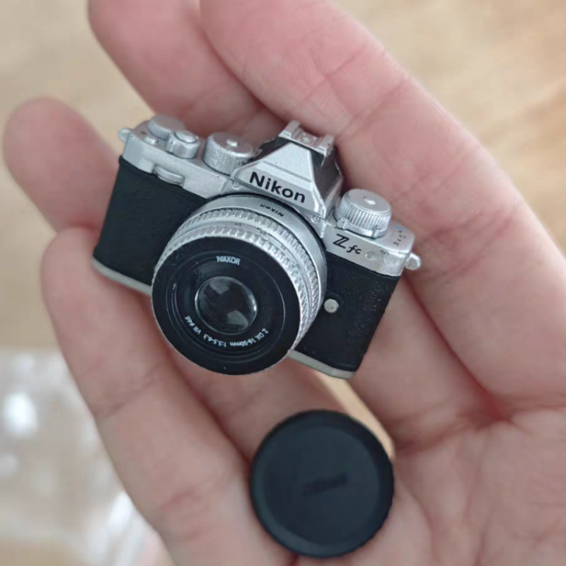 Bandai Miniature Camera Simula - مراجعة Photography Anime وسعره