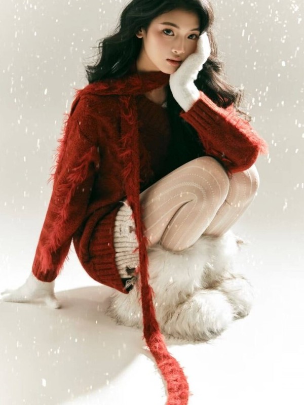 2025 New Red Sweater Art Photo - مراجعة Photography Of The Year وسعره