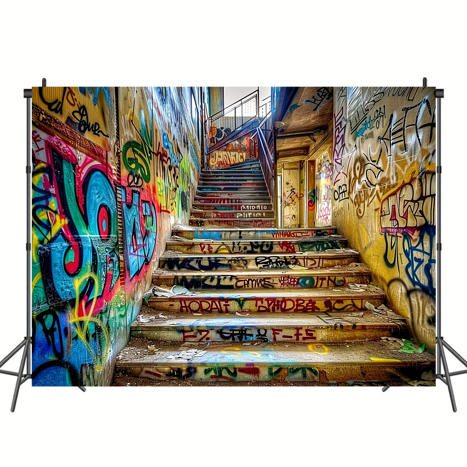 Vibrant urban street graffiti  - مراجعة Photography Urban وسعره